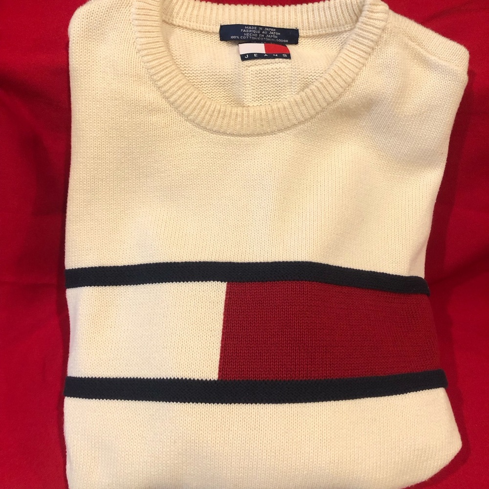 Tommy Hilfigure off white sweater thick used but still look nice cozy and warm.
